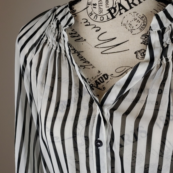 Love, Fire 🔥 black & white  blouse top shirt - Picture 4 of 5